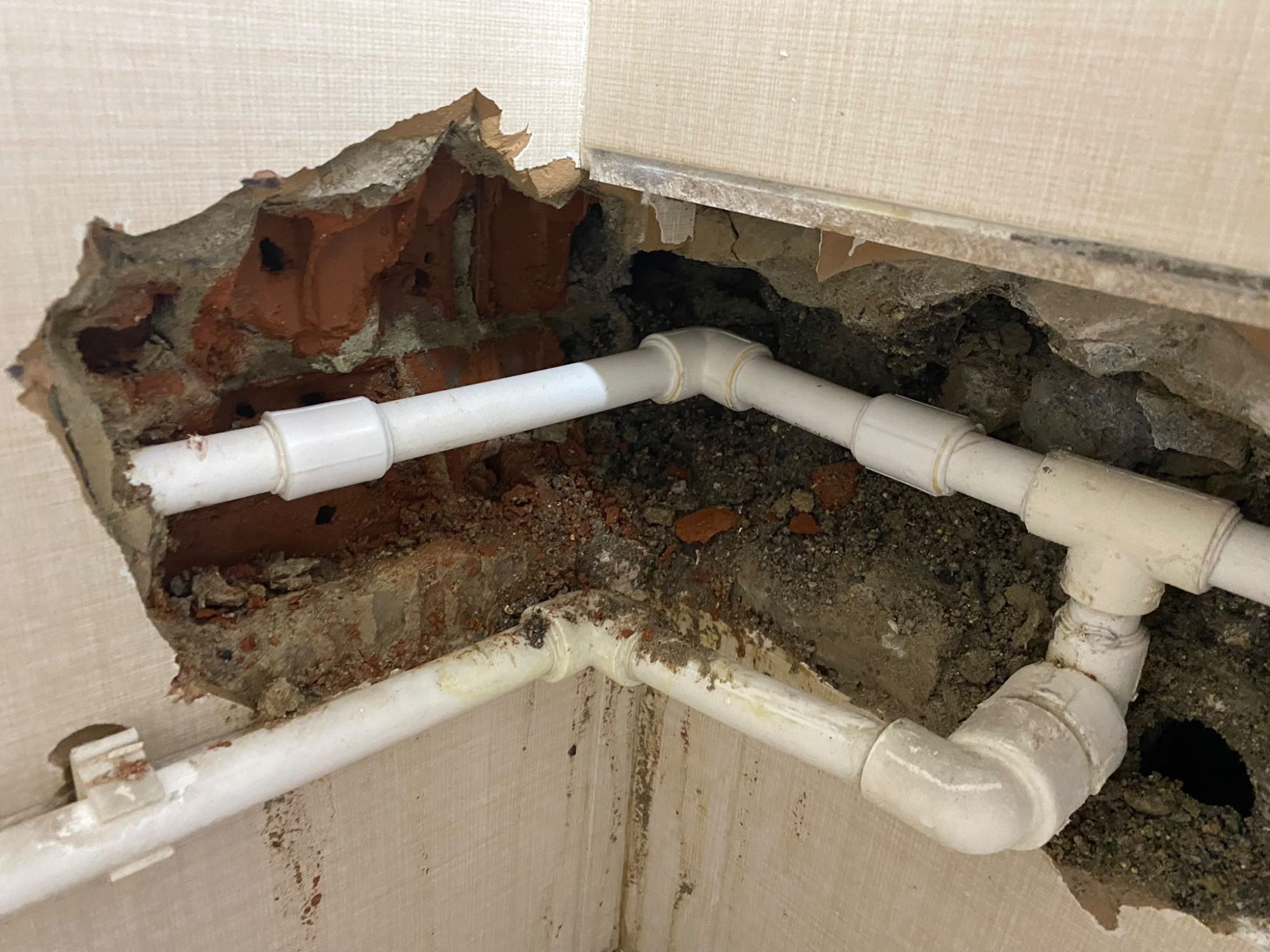 Banyo Duvarında Gizli Su Kaçağı Onarımı kapak fotoğrafı